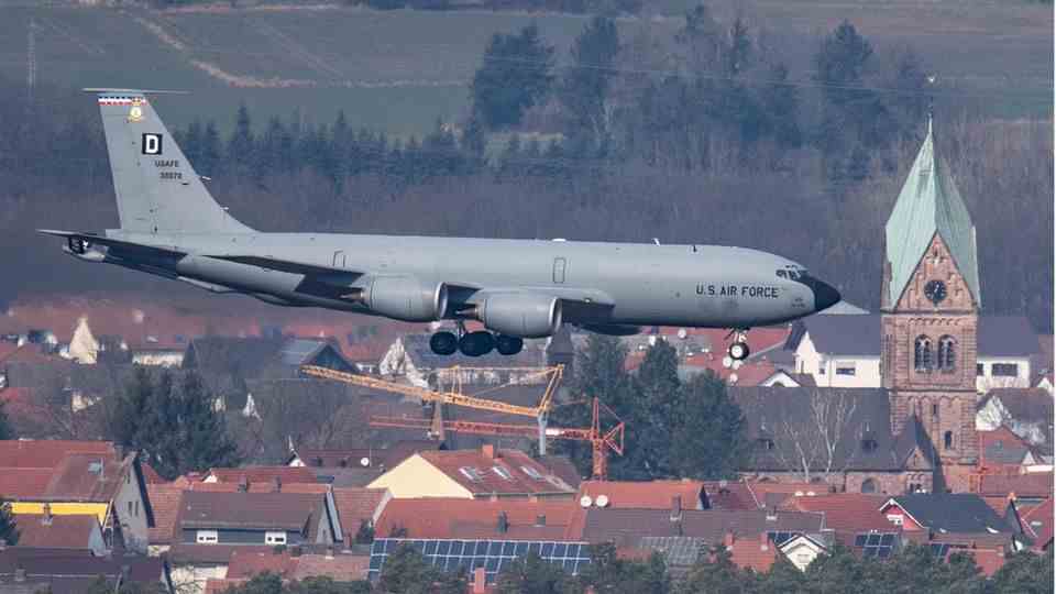 A US military aircraft of the type KC-135 lands at the US airbase in Ramstein