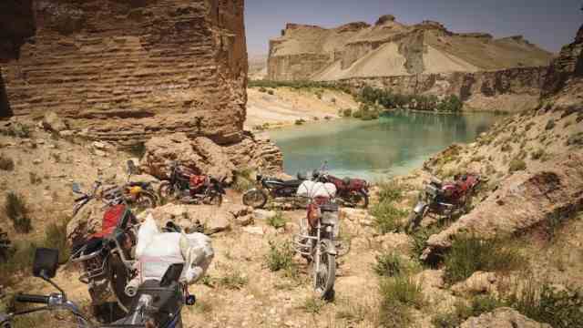 travel book "Finding Afghanistan": Domestic Tourism at Band-e-Amir Lake near Bamiyan