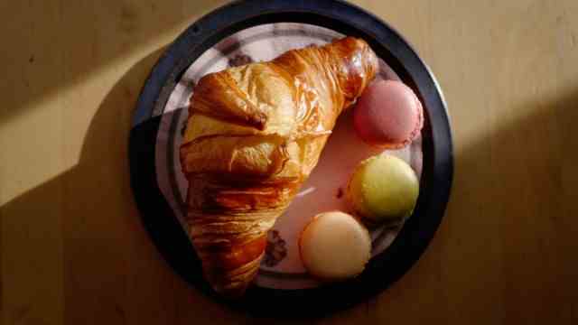 French cafés in Munich: In addition to macarons, there are also croissants at Café Saphir in Haidhausen.  Some consider them the best in Munich.