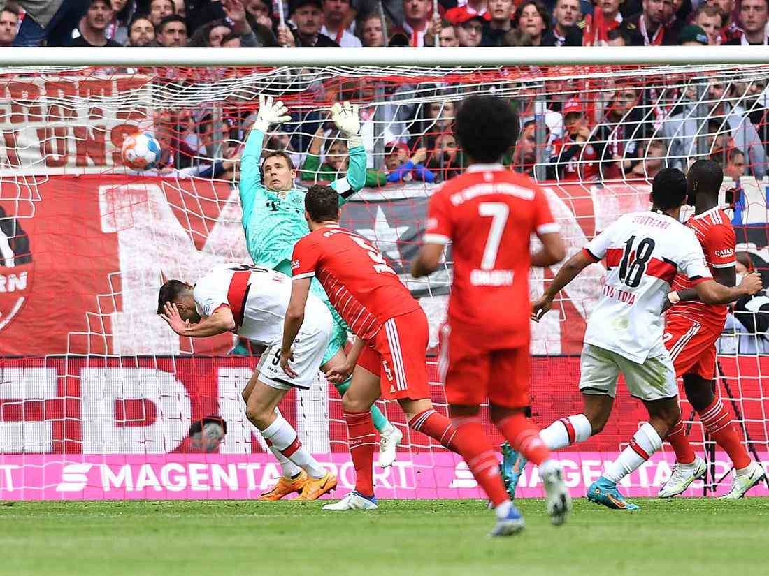 Rückschlag für den FC Bayern: Tiago Tomas erzielt das 1:0 für den VfB Stuttgart.