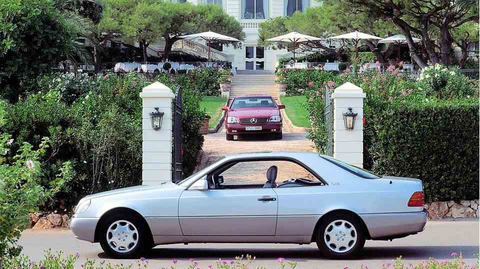 This is how the wishes of the customers of the Mercedes SEC were imagined: sumptuous luxury, expansive forms, no restraint.  The S-Class coupe was presented in 1992.