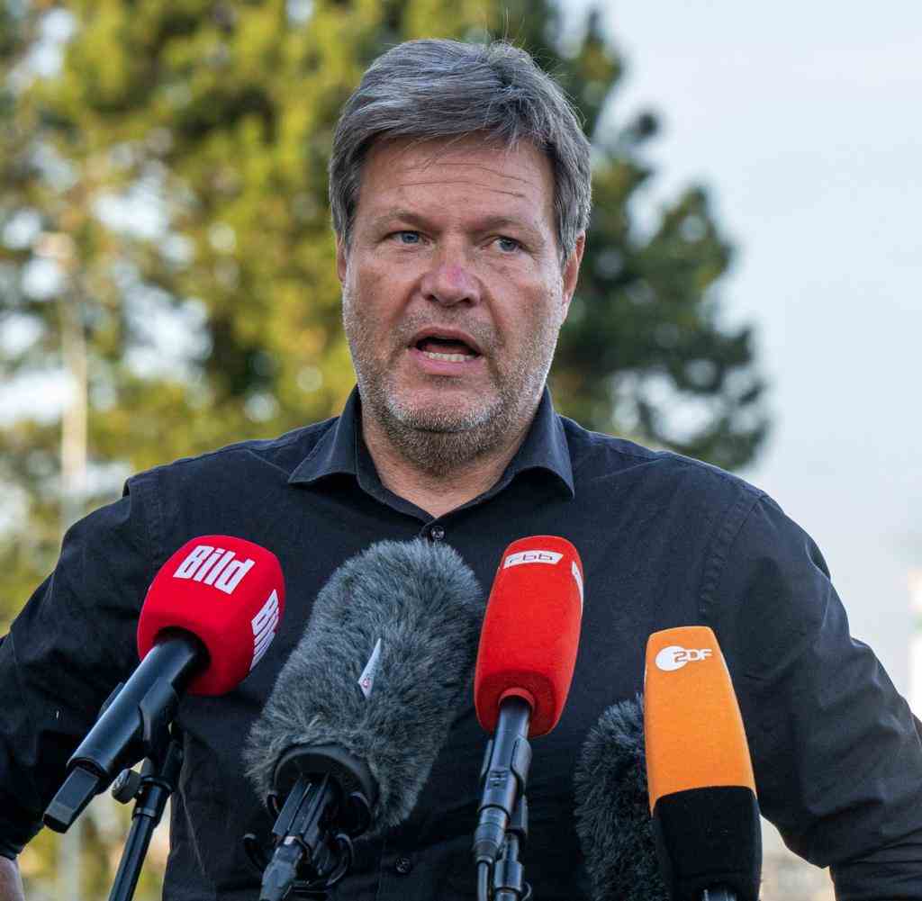 Bundeswirtschaftsminister besucht Raffinerie in Schwedt