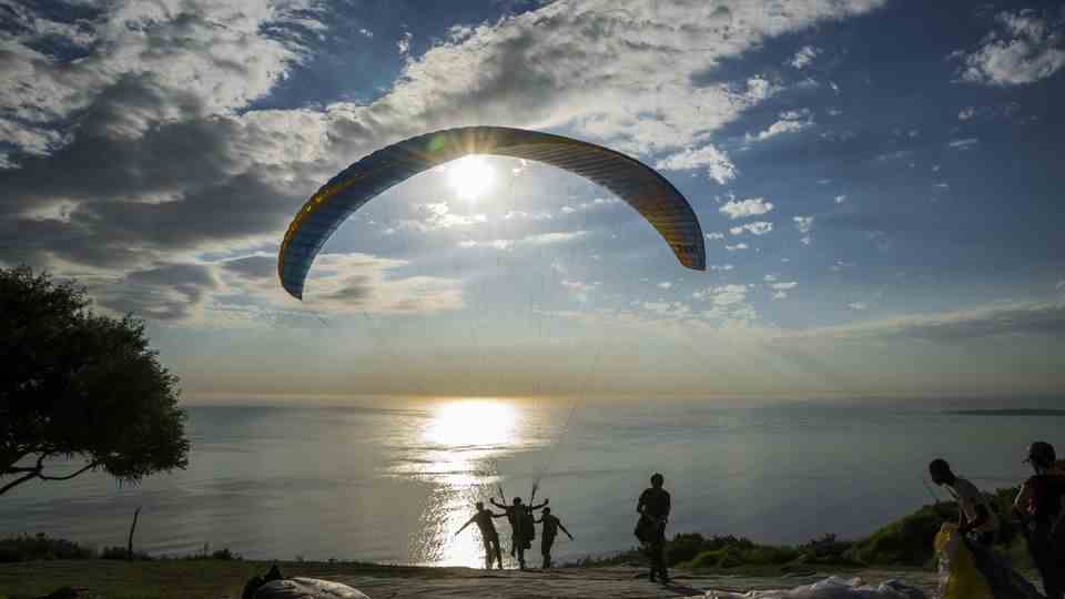 Paragliding in Cape Town at Signal Hill