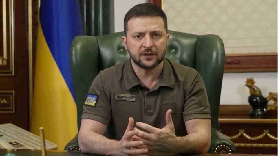 Krieg in der Ukraine: Ukrainischer Außenminister fordert Kampfjets - und verzeiht der SPD