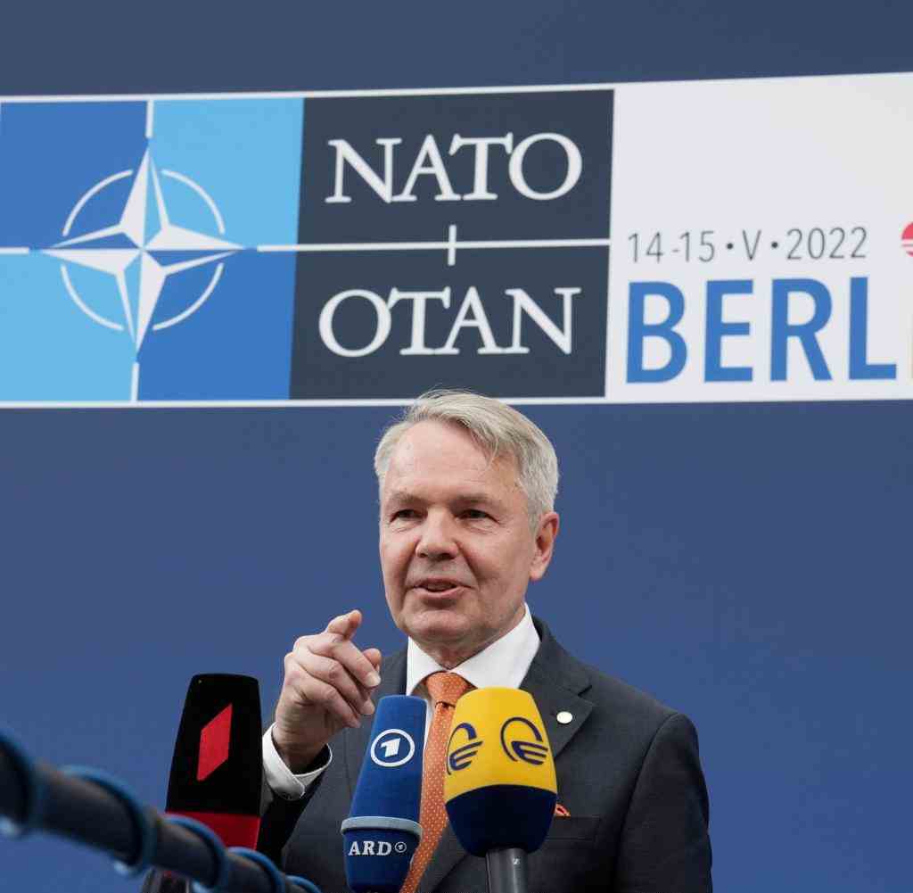 Pekka Haavisto bei den Nato-Beratungen der Außenminister in Berlin