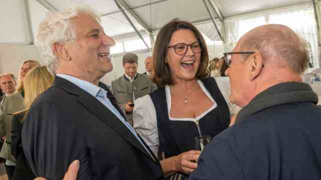 Passion Play Oberammergau: the actors Udo Wachtveitl and Burghart Klaußner with Ilse Aigner, President of the Landtag.