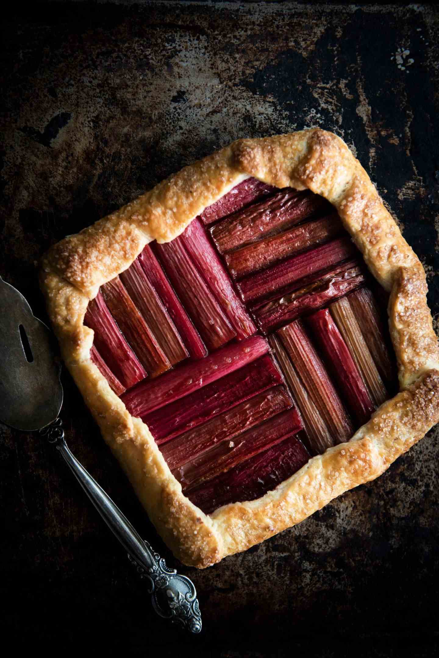 Rhubarb galette for a sweet hunger in the afternoon
