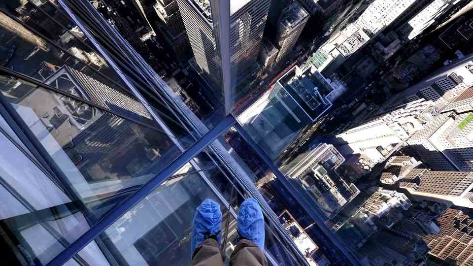 New York's viewing platform will amaze you with optical illusions