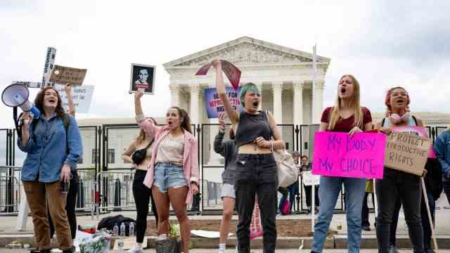 USA: These protesters in front of the Supreme Court are for an abortion right.