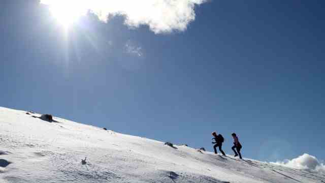 Bergwacht Bayern: At around 2.2 percent, the operations of the mountain rescue service for ski tourers are comparatively low.  Because of accidents with hikers and mountaineers, she has to turn out four times as often.