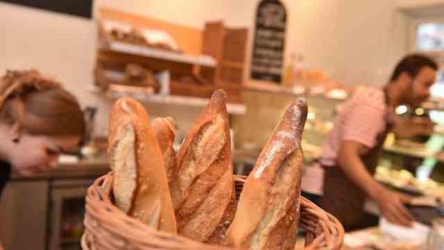 French cafés in Munich: The bread is made in the bakery in the backyard of Dukatz' in the Glockenbachviertel.