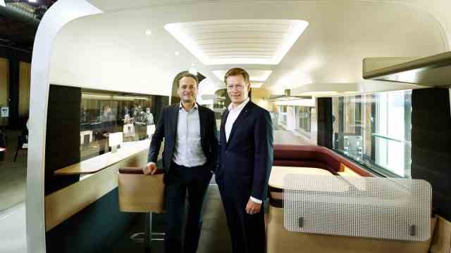 Deutsche Bahn: Michael Peterson (left), CEO of DB Fernverkehr AG, and Richard Lutz stand in the model of an on-board bistro that will in future have seating areas and bar elements with bar stools.