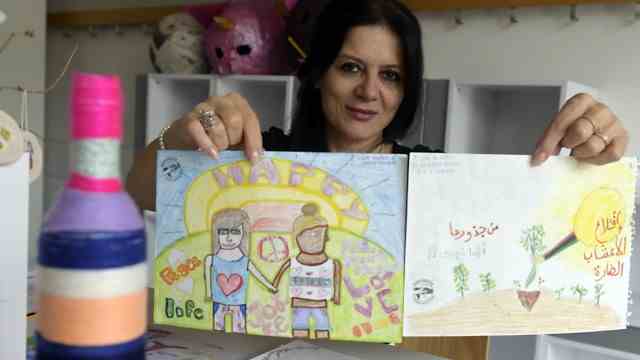 Art project: Emily Barsi organizes the exhibition with children's pictures from Pullach and all over the world.