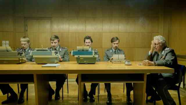 "Stasi comedy" in the cinema: The Stasi spies are nothing but dumb fools here.