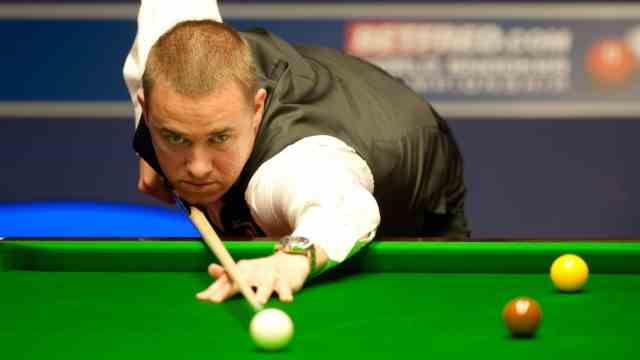 Snooker World Championship: Must take the place as the record world champion "Crucible"era now share with O'Sullivan: Scotsman Stephen Hendry, here at a tournament in 2011.