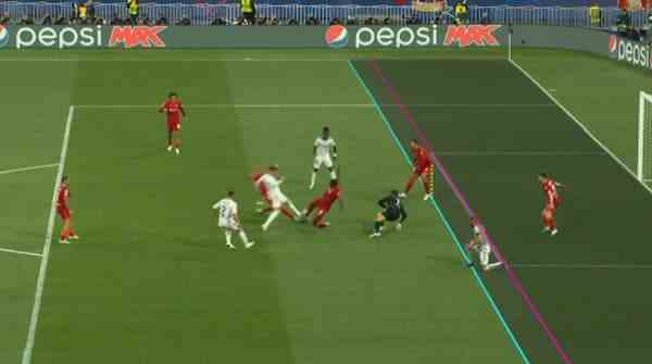 Le hors jeu de Benzema qui engendre l'invalidation de son but, lors de Liverpool-Real, le 28 mai 2022