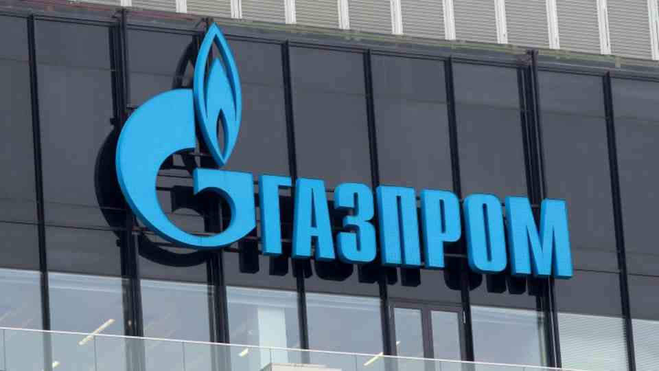 Das Gazprom-Logo ist auf einer Niederlassung des russischen Staatskonzerns in St. Petersburg zu sehen