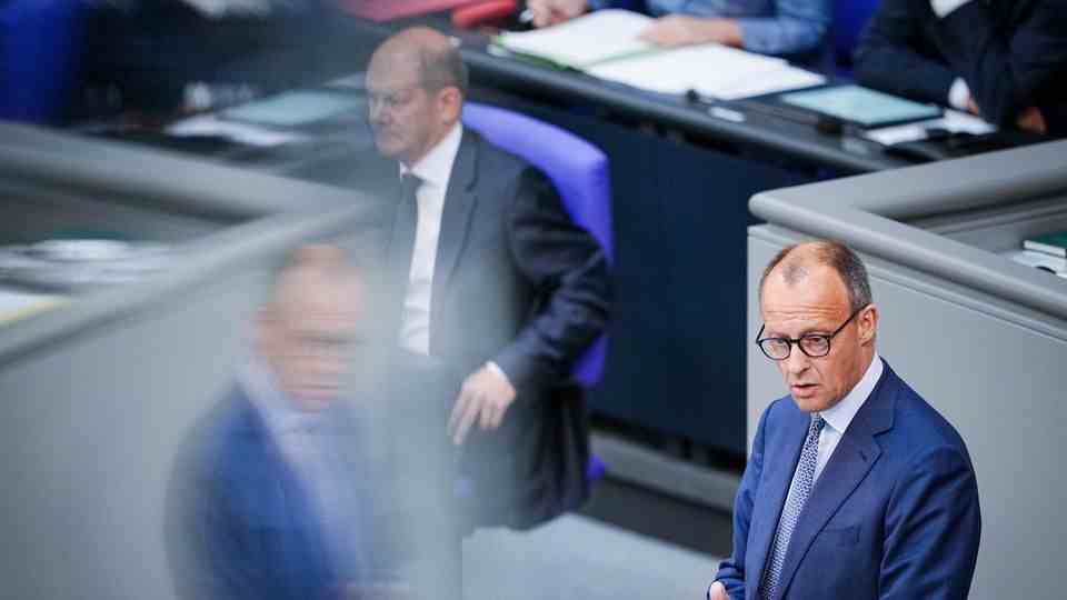 Olaf Scholz and Friedrich Merz during the general debate in the Bundestag