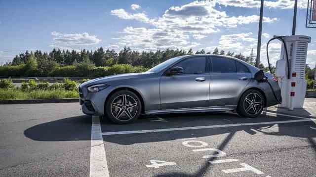 Purchase advice: Most plug-in hybrids only offer a manageable electric range.  With the Mercedes C 300 e it is over 100 kilometers.