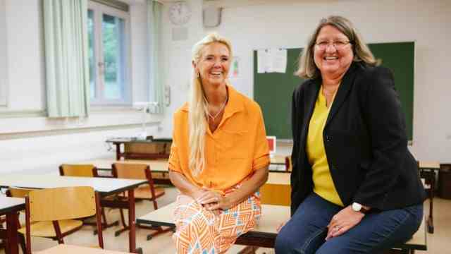 Inclusion at school: For Astrid Langwieder (left), principal of the Sauerlach primary school, and Ricarda Friderichs from the support center for intellectual development in Unterhaching, the project is a successful model.