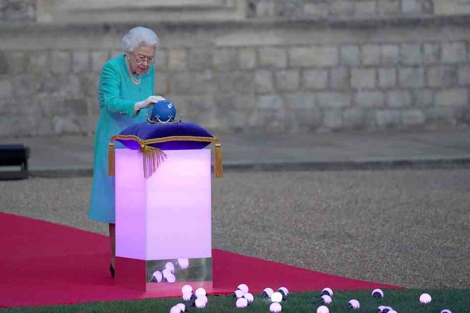 Royal News: The Queen makes her kingdom shine