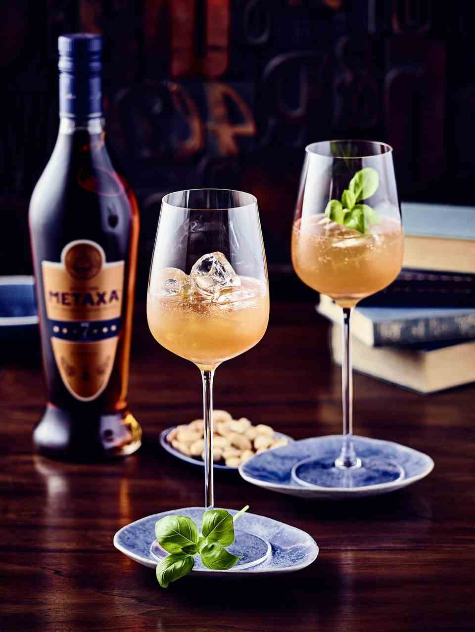 With Metaxa you can also prepare a spritz cocktail