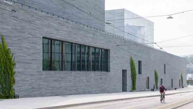 New National Museum in Oslo: Hardly any windows: the museum seems rather closed from the outside.