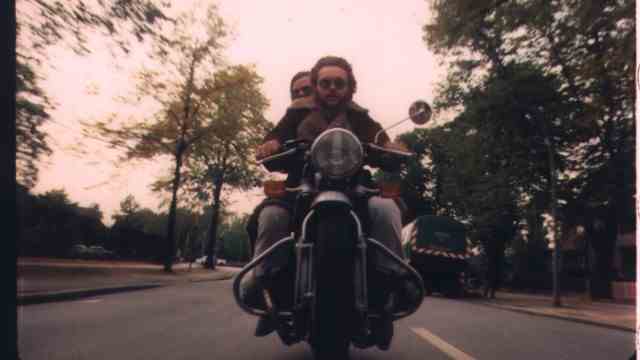 series "1972 - the year that remains" - Klaus Lemke's film "rocker": "If a motorcycle broke down on the way, which always happened because they were all assembled from 500 scrapped motorcycles, then the whole gang stopped."