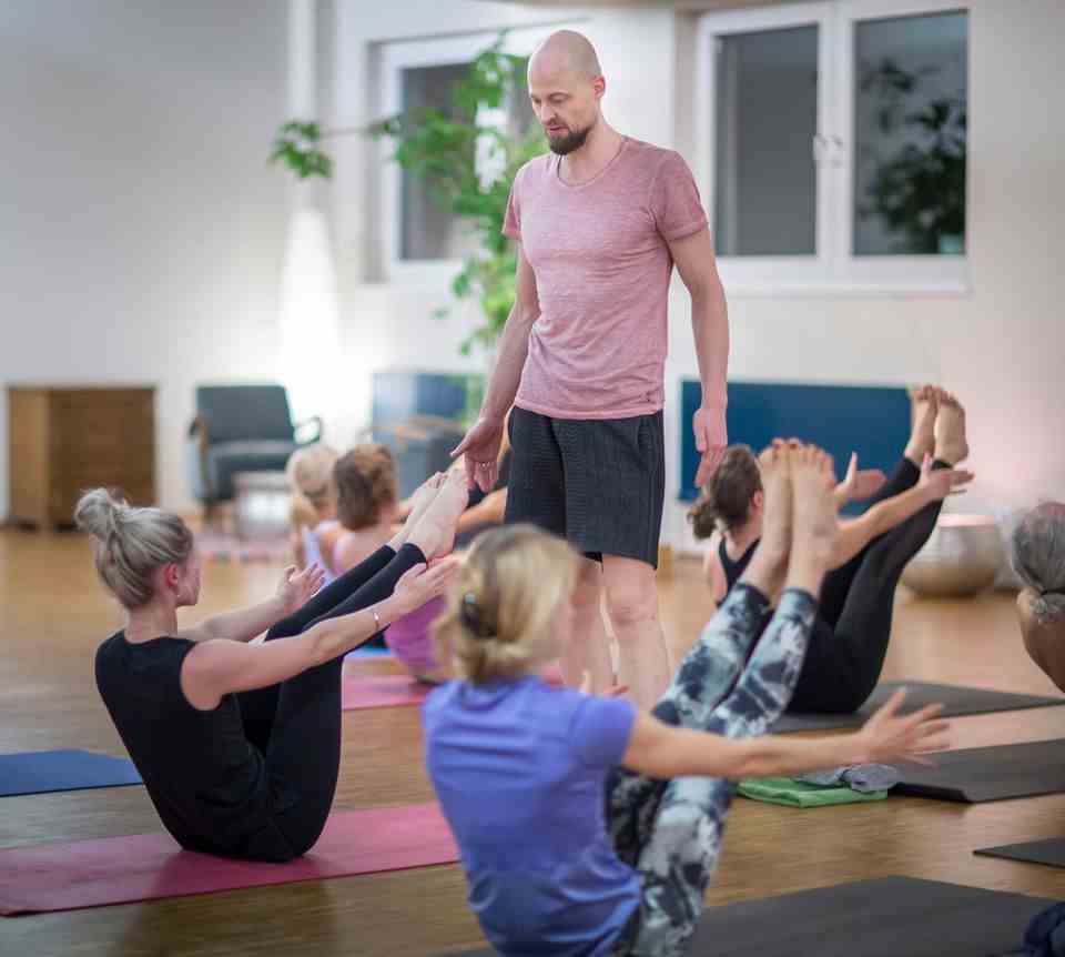 Yoga teacher Ronald Steiner leading a yoga class