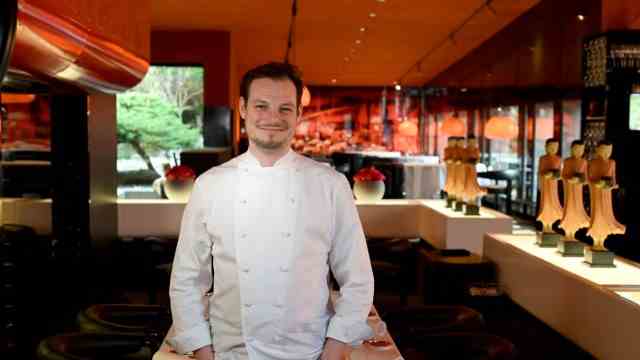 Gault & Millau gourmet guide: ... the Tantris with chef Benjamin Chmura and ...