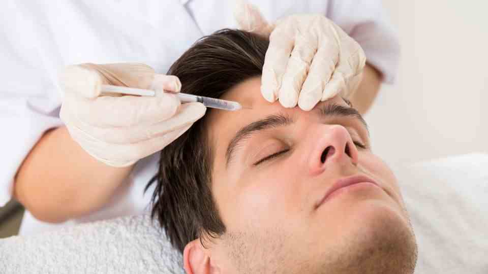 Cosmetic surgery: Get rid of the drooping eyelids - why men are increasingly going under the knife