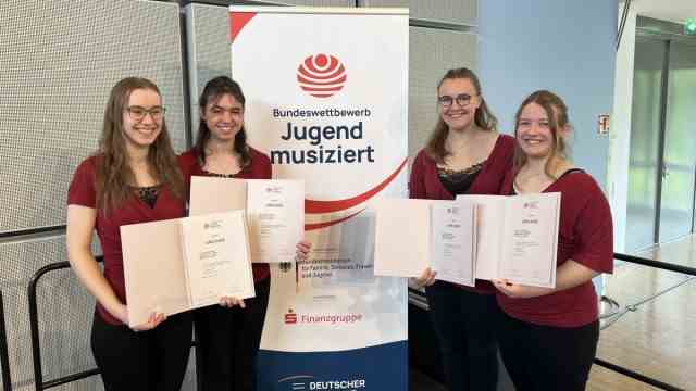 Music: The ensemble of Annika and Elisabeth Ebel, Lea-Luisa Häfner and Maria Eisner (from left) was awarded at the national competition by "youth makes music" awarded first prize.