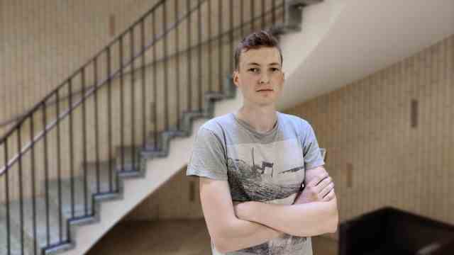 General university entrance qualification: 18-year-old Hans Oertel graduated from Egbert-Gymnasium in Münsterschwarzach in Lower Franconia.  Nevertheless, he wants to do an apprenticeship first.