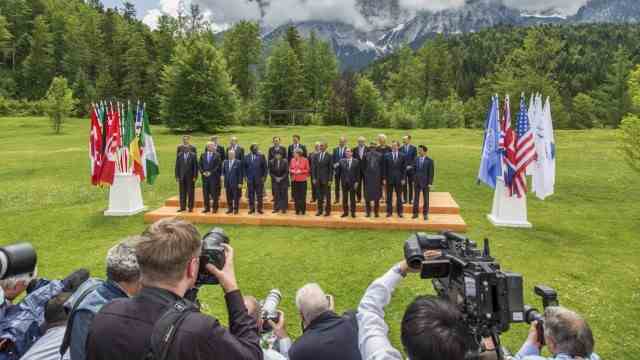 G-7 summit in Elmau: ...and the gathered political celebrities, back then with Angela Merkel and Barack Obama.