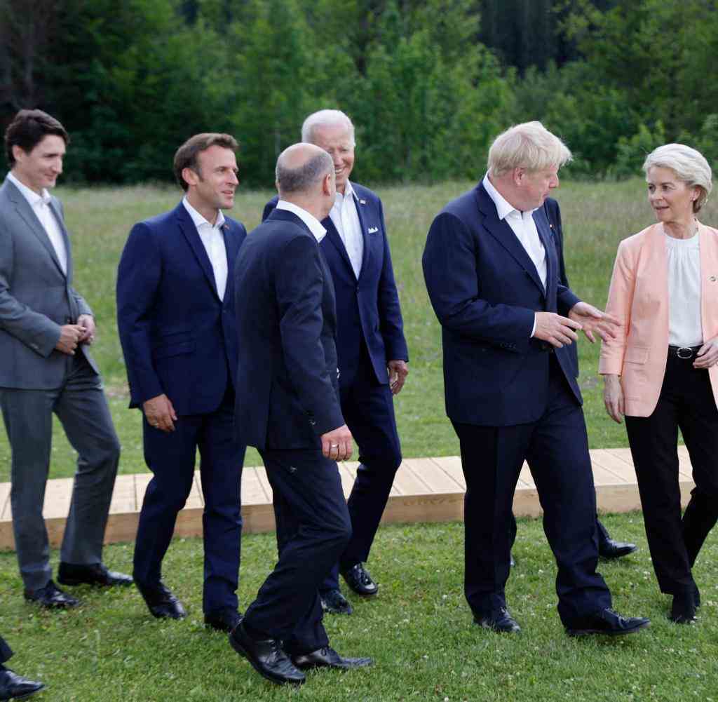 G-7-Staats- und Regierungschefs auf Schloss Elmau: Die Jacketts blieben zunächst an