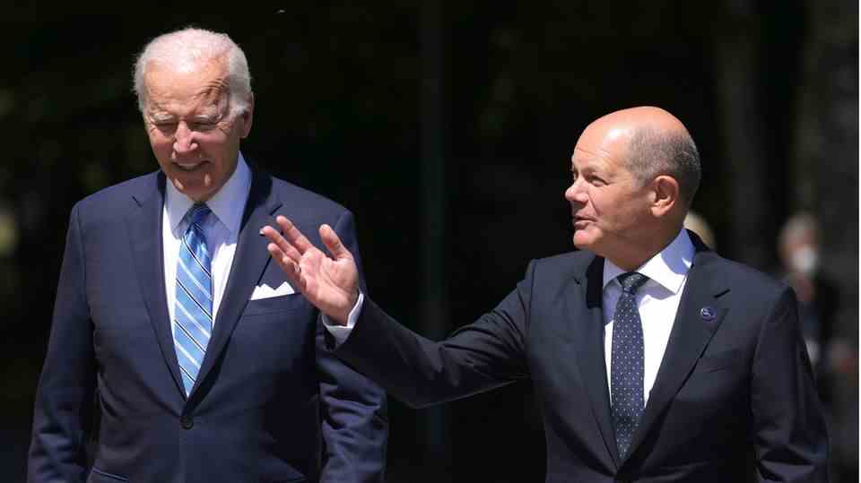 Chancellor Olaf Scholz with US President Joe Biden at the G7 summit in Elmau