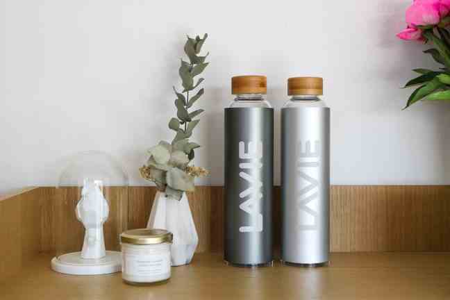 The LaVie2 GO bottle provides always pure water.