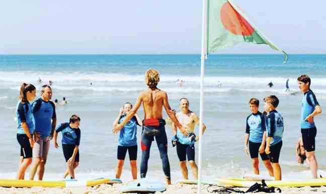 Louis Demessine (from the back) during a surf lesson. 