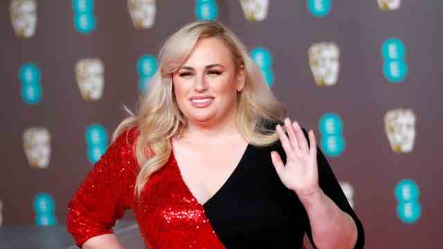 Rebel Wilson vs. Sydney Morning Herald: Rebel Wilson manages to elicit dignity even from clichéd roles.  Here on the Red Carpet in 2020.