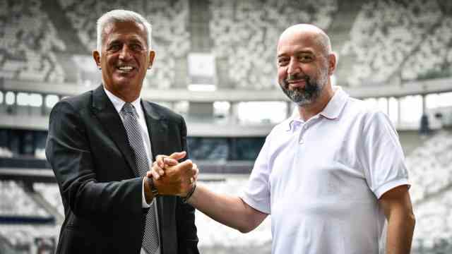 French Ligue 1: Not a happy connection: Former Swiss national coach Vladimir Petkovic (left) failed at the Girondins, President Gerard Lopez must now prevent bankruptcy.