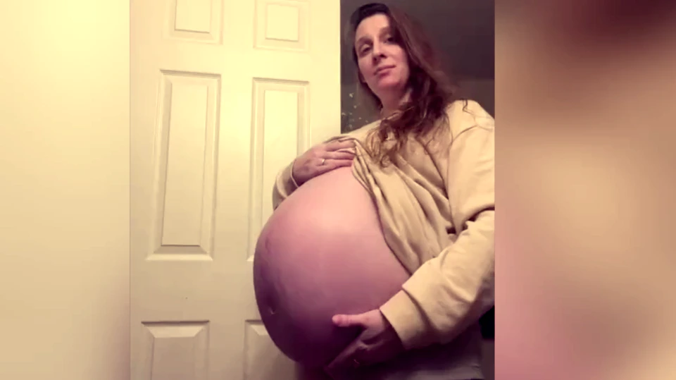 Pregnancy extreme: Woman causes amazement with XXL belly