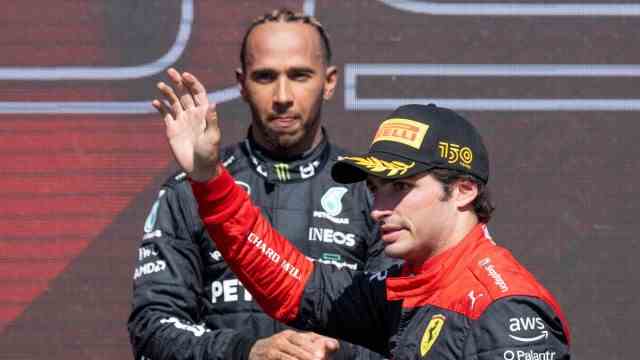 Formula 1: There he is again: Lewis Hamilton (back, with second Carlos Sainz)) was almost as happy about third place in Canada as about his first race win in Formula 1 at the same place.