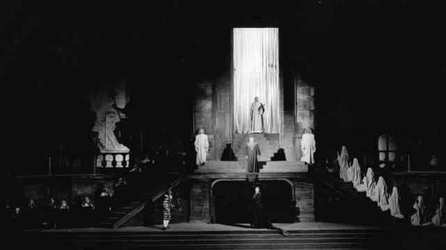 Festival in Passau: The "Salzburg great world theaters"a play by Hugo von Hofmannsthal, 1957 at Passau Cathedral.