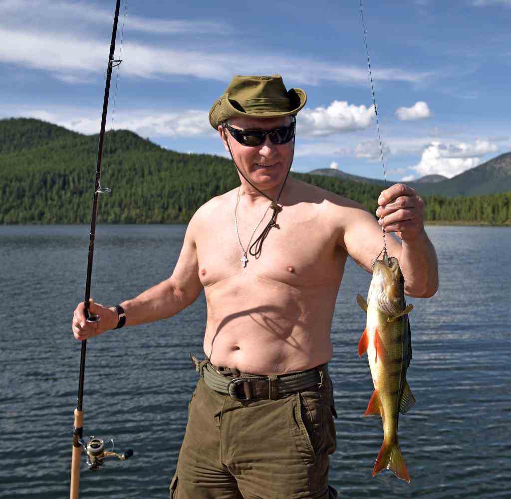 Wladimir Putin beim Angeln im Jahr 2017