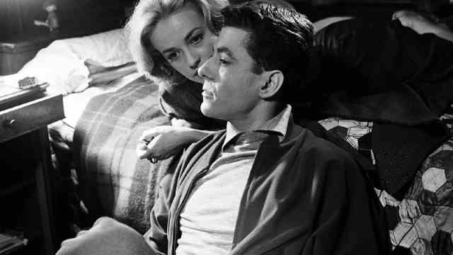 Five favorites of the week: Jeanne Moreau and Gérard Oury in "With one's back to the wall"film noir edition.