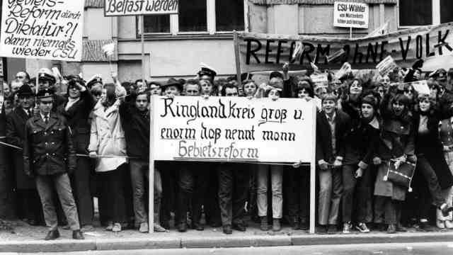50 years ago: In November 1971, citizens of Wasserburg and the surrounding area protested in front of the Bavarian State Chancellery in Munich against the planned regional reform, in which their district was ultimately divided into quarters.