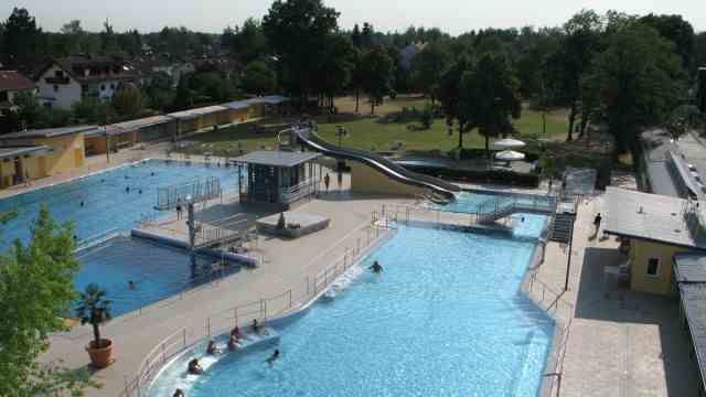 Swimming pool staff: For many in the municipality and the surrounding area, the outdoor pool in Haar is the most beautiful place to be in the summer.