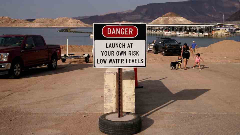 "Danger": A sign on Lake Mead warns visitors who want to launch a boat about low water levels