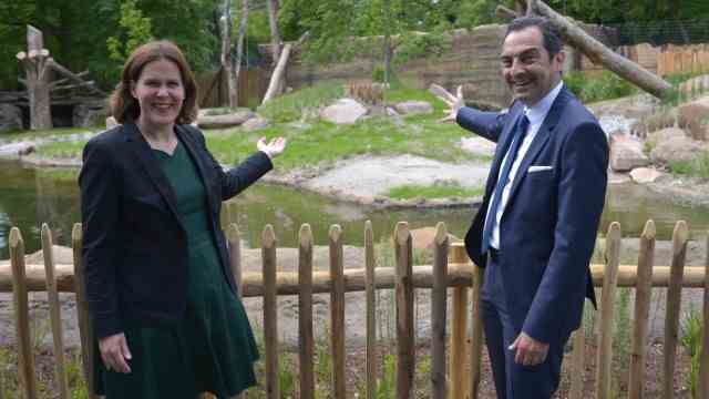 Hellabrunn: Rasem Baban (right) - here with the chairwoman of the supervisory board Verena Dietl - is happy about the visitors who have returned to Hellabrunn.