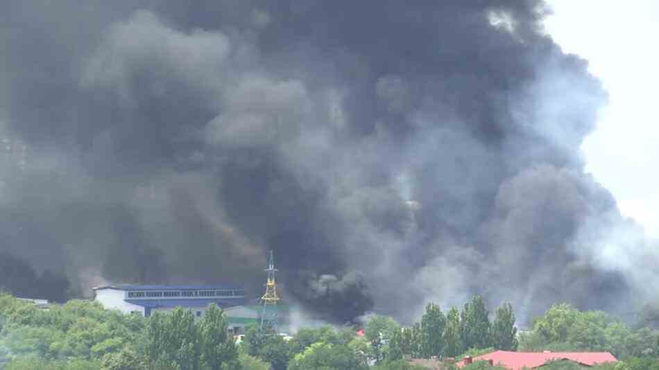 Russische Streitkräfte nehmen ganz Donezk unter Beschuss